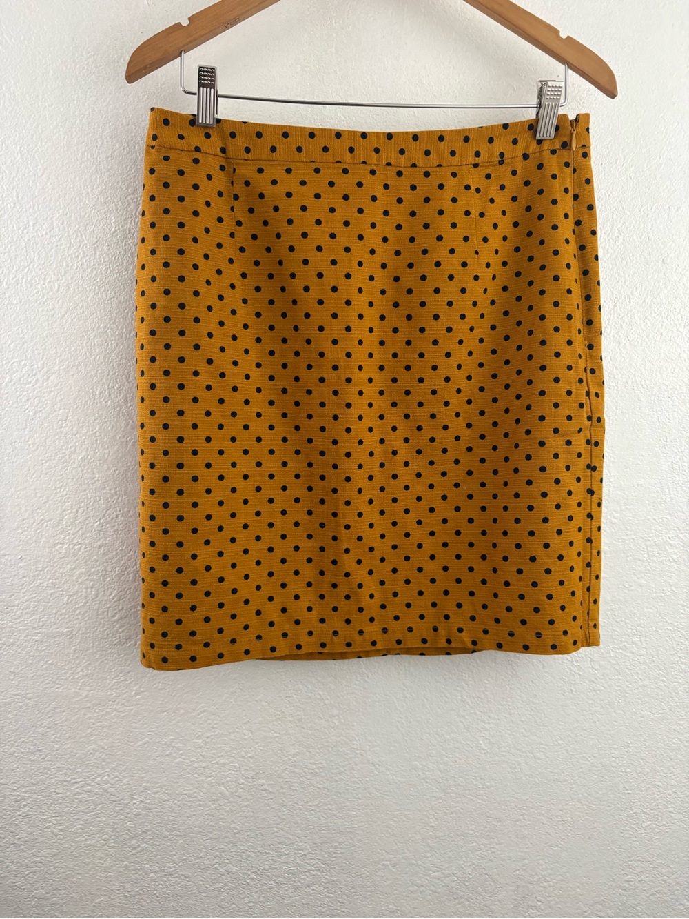 Gap mustard yellow skirt black polka dot pattern and a side zipper size 8